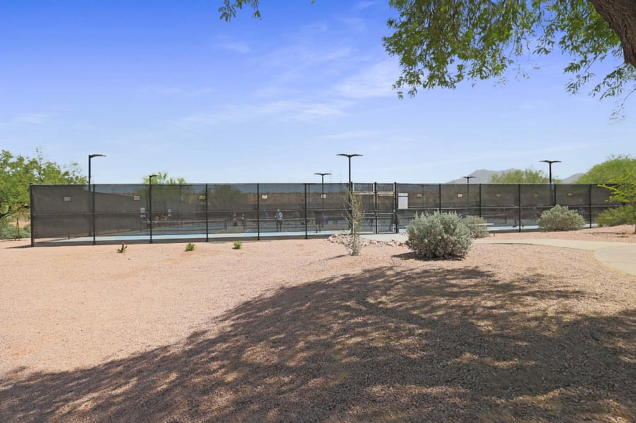 Tennis and pickleball courts - 1/4 walk