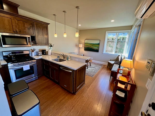 Furnished Finder property 628446_1 photo 3