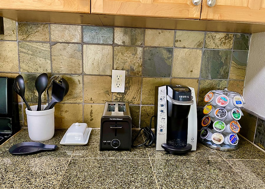Coffee maker with K-cups, toaster