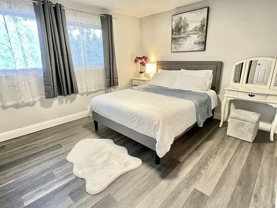 Alternate bedding depending on the season