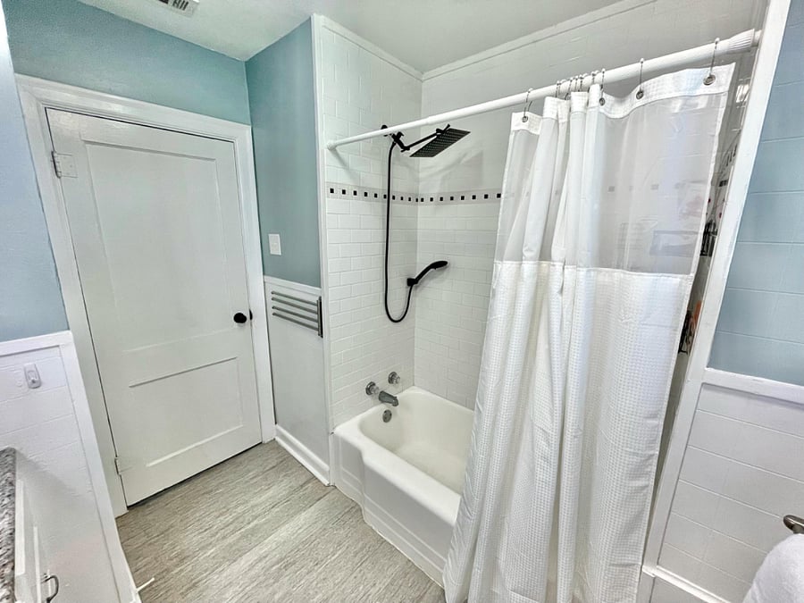 Full-sized bathroom