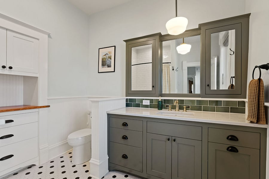 Generous ensuite bathroom with deep built-in drawers