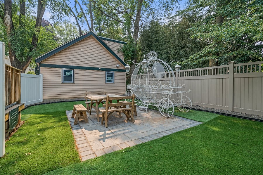 Did Cinderella visit here?  A perfect photo opportunity in your very own back yard! We also have a private garage plus safely gated back yard for the little ones.