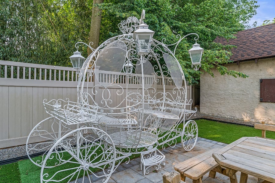 Your carriage awaits! Step up and into this Cinderalla carriage for the perfect photo! Warning: this carriage turns into a pumpkin after midnight...
