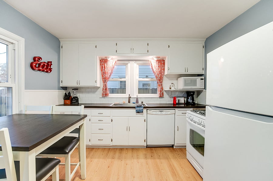 Full Eat In Kitchen