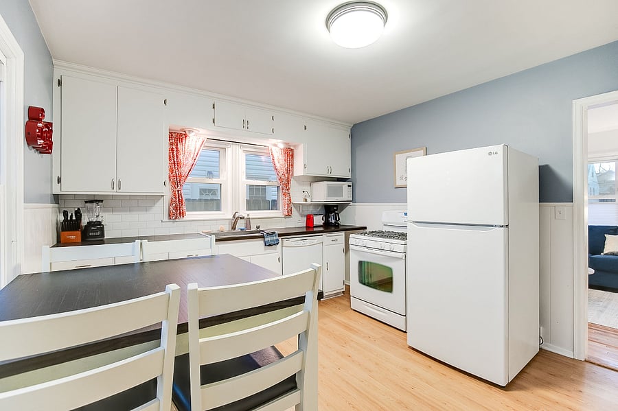 Full Eat In Kitchen