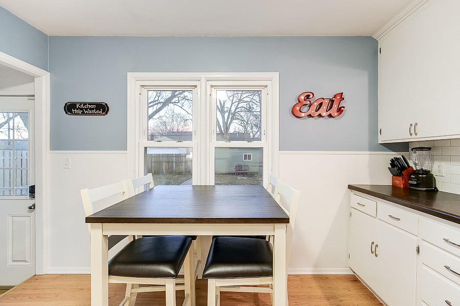 Full Eat In Kitchen