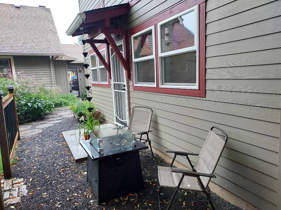 Gas firepit available for use.