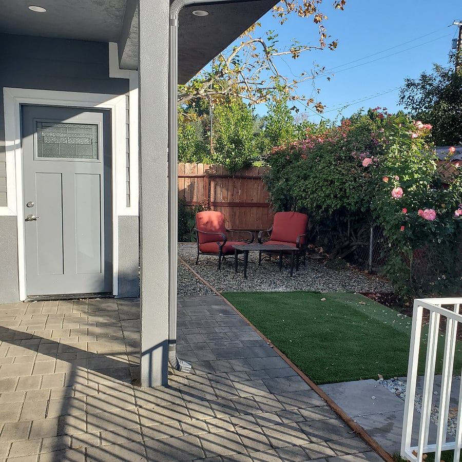 PATIO ON RIGTH SIDE OF UNIT