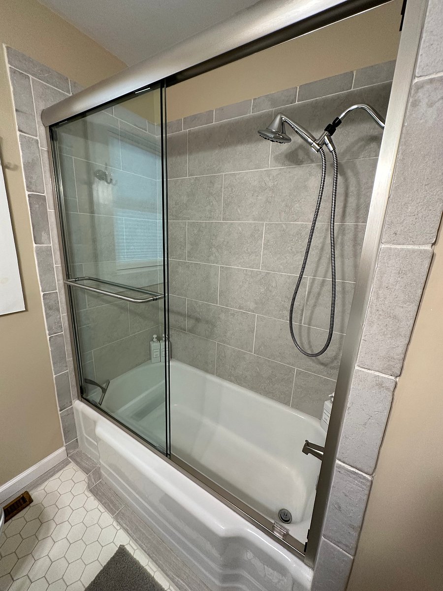 Full shared bath shower/tub