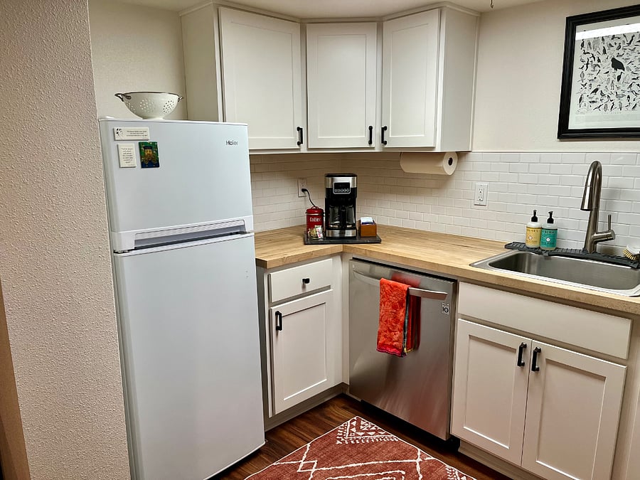 Fully equipped kitchen with gas range/oven, microwave, dishwasher, fridge/freezer, cookware and dishes