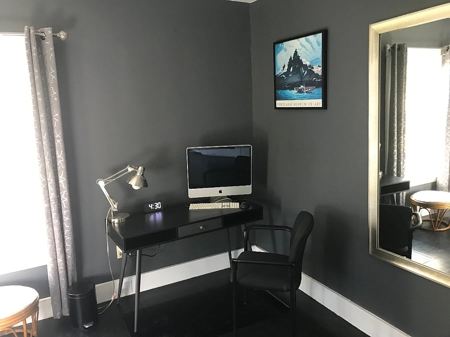 2nd Floor: Bedroom 2B
Desk with iMac, chair, clock, USB charging, desk lamp