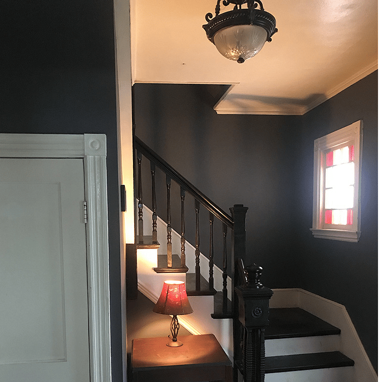 1st Floor Entryway
Powder room (L)