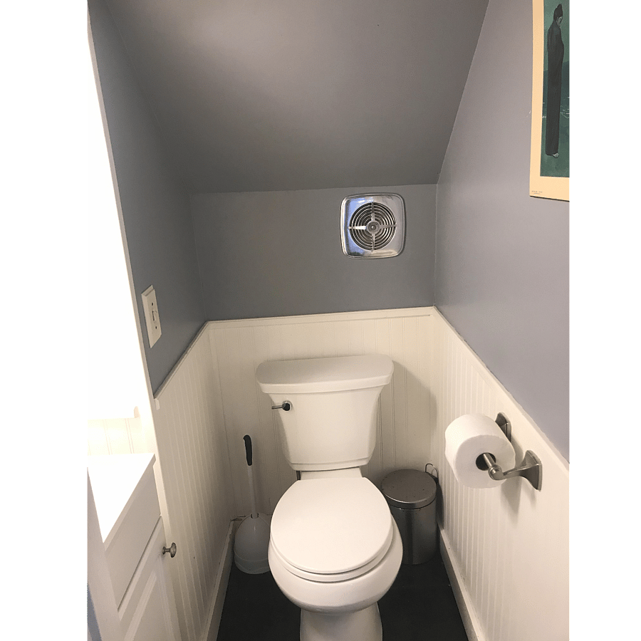 1st Floor:
Powder room off the main entryway