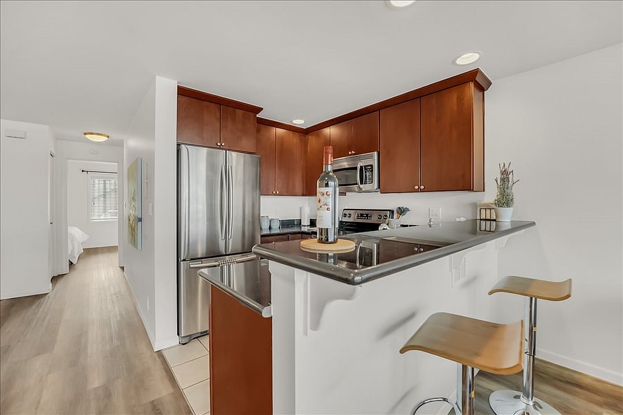 Kitchen with peninsula bar.