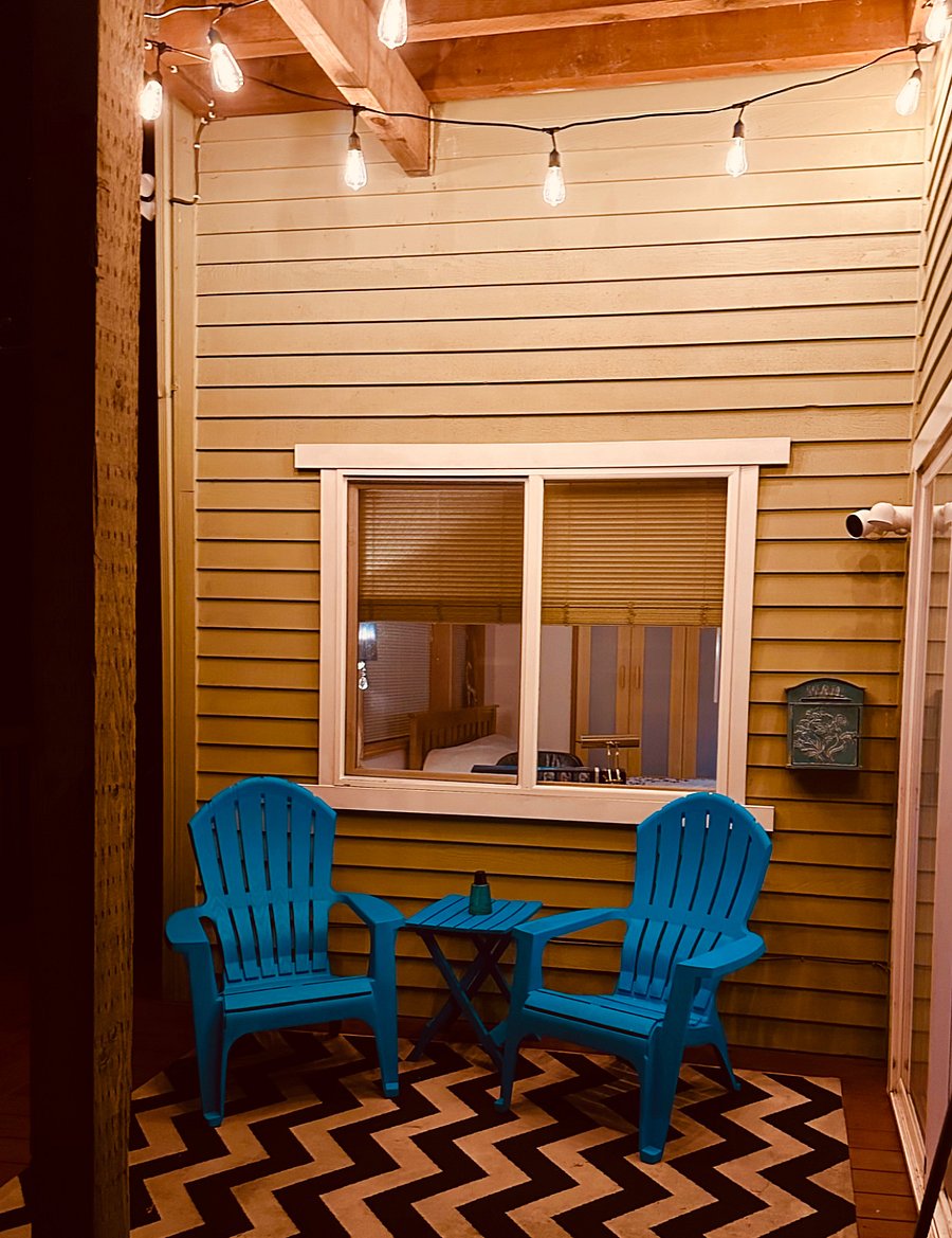 Private entry to unit through door (right)