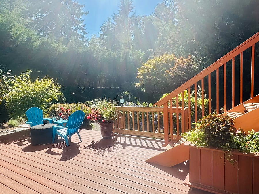 Deck/yard area
