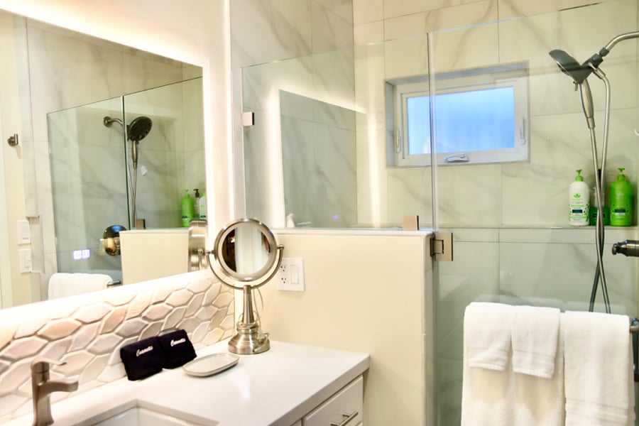 En-suite bathroom with anti-fog lighted mirror