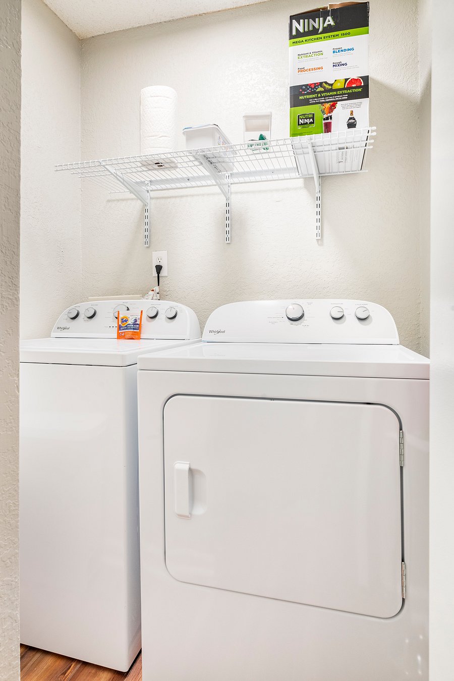In Unit Washer and Dryer for Your Convenience