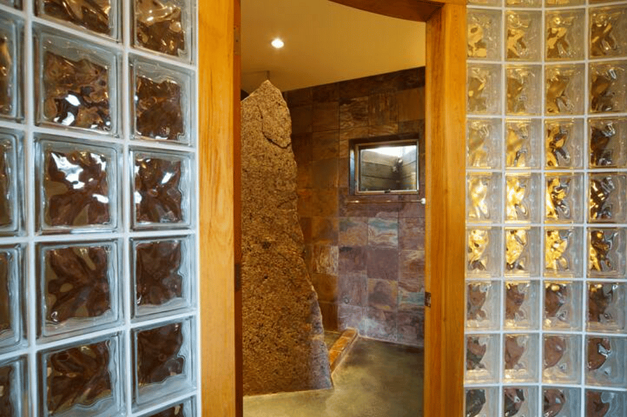 entry to special shower 