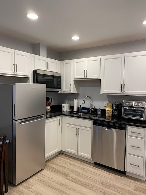 Kitchenette with new stainless-steel appliances and coffee maker. Kitchenware available (utensils, plates, cups, glasses, etc.)