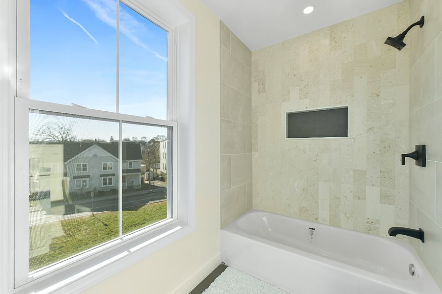 En suite Master Bathroom