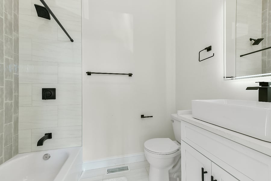 En suite Master Bathroom 