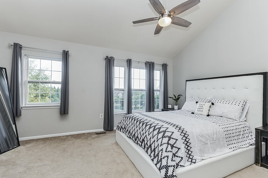 Master bedroom on top floor w/queen bed