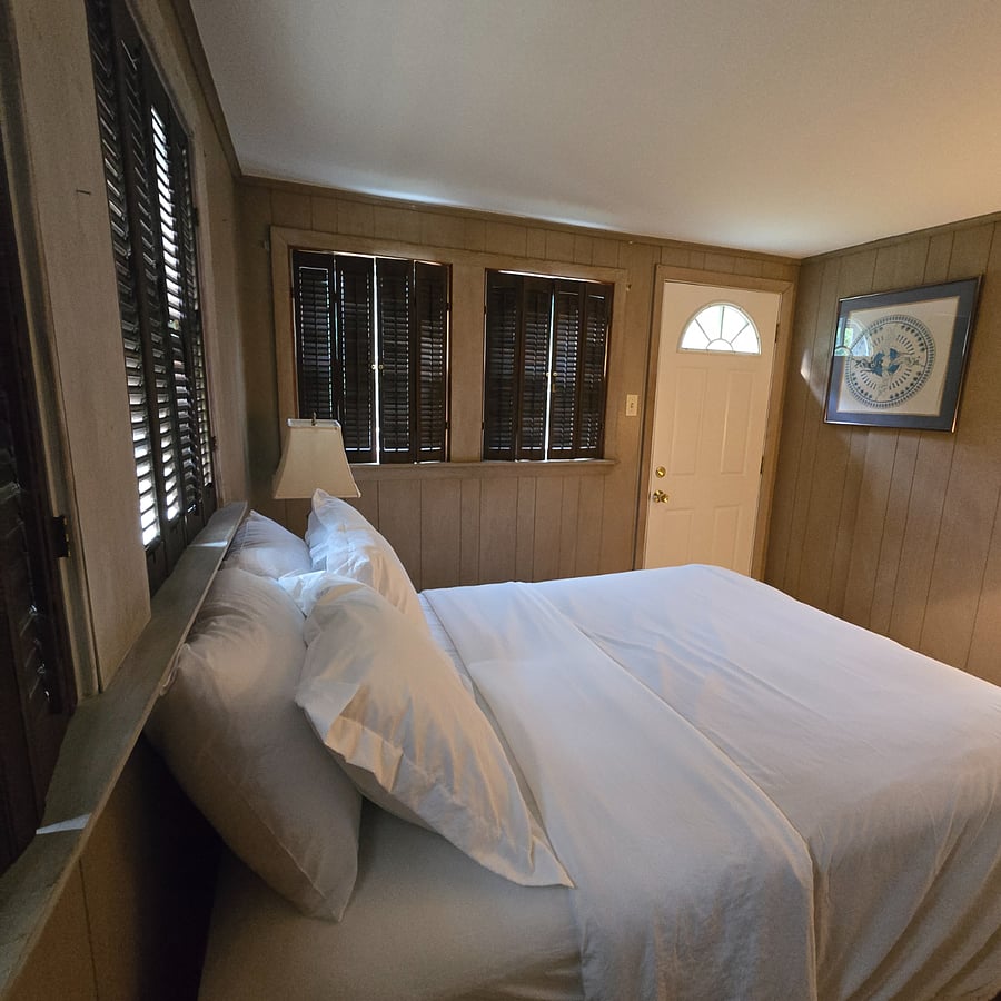 Guest room with full bed and direct outdoor access 