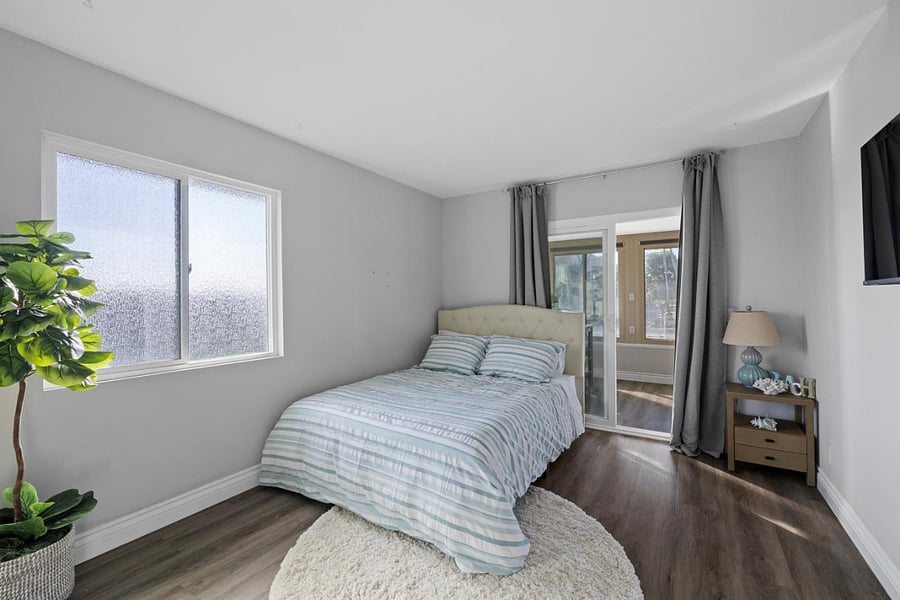 Bedroom 2 - Queen bed
