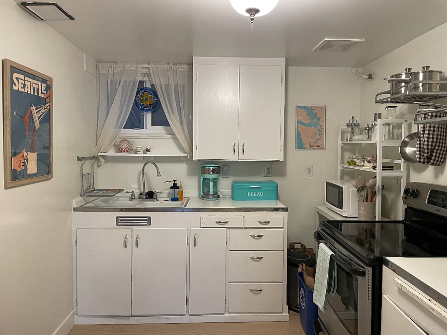 full kitchen, well equipped