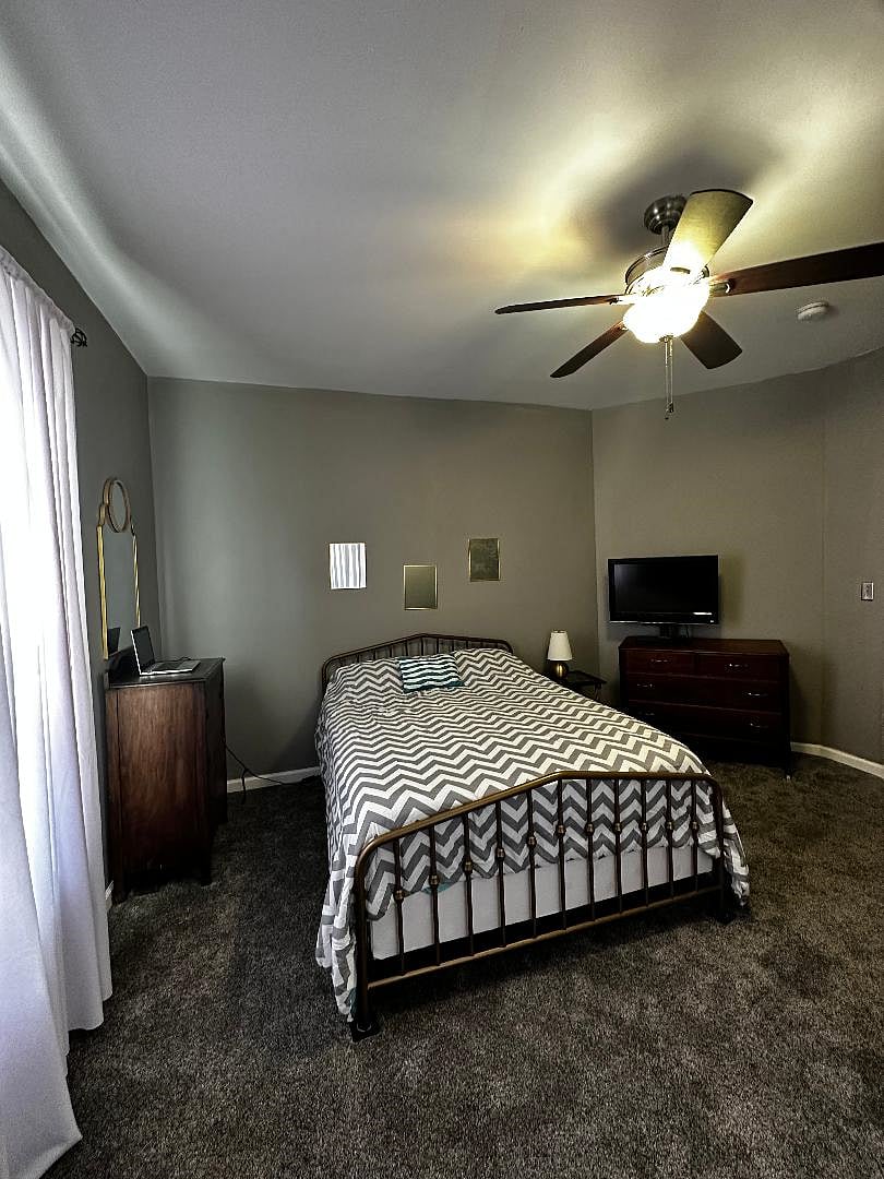 Newly Renovated ROOM for RENT Comfortable and Convenient Living Experience