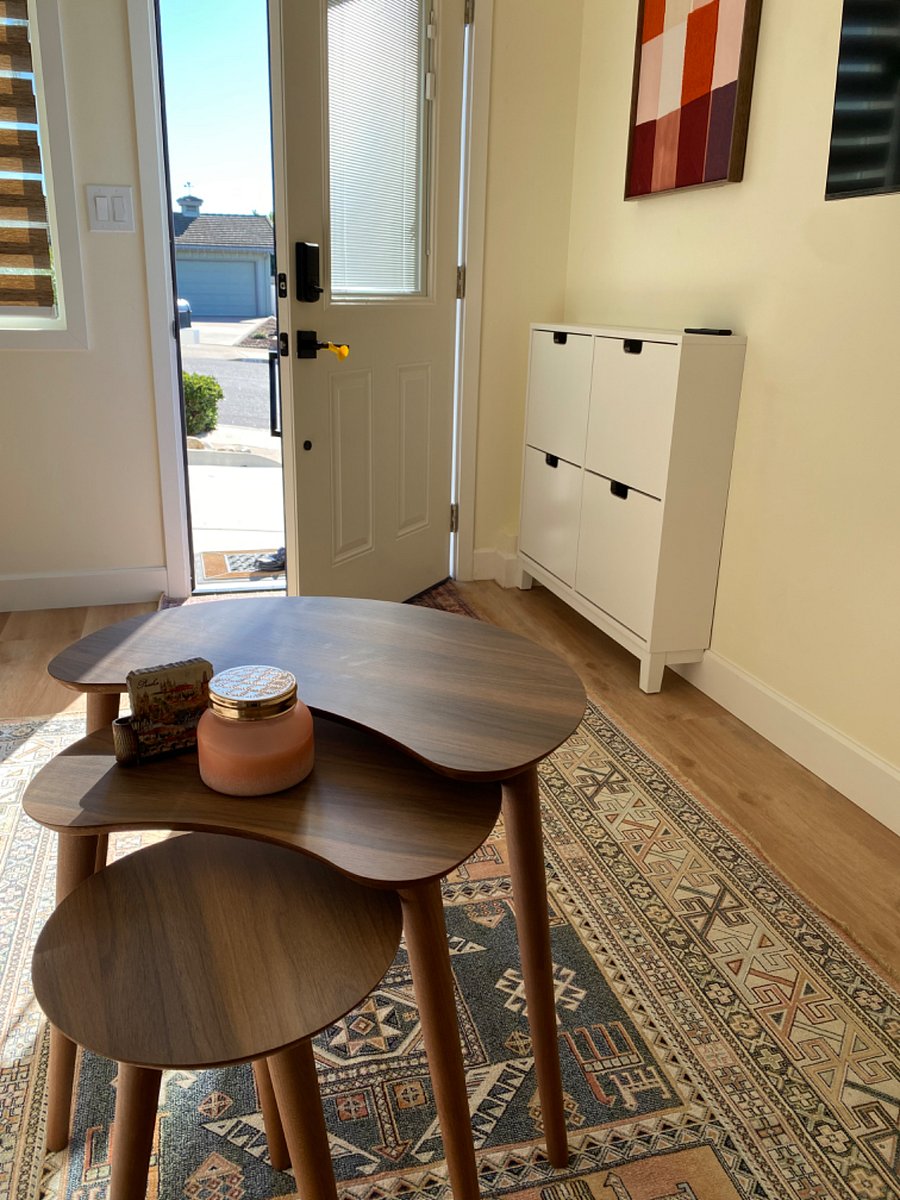 Main entrance into the living room