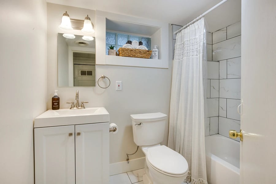 Full Bathroom