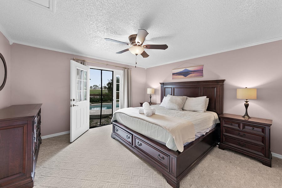 Wake up in your King size bed to gorgeous views of the pool, pond and golf course