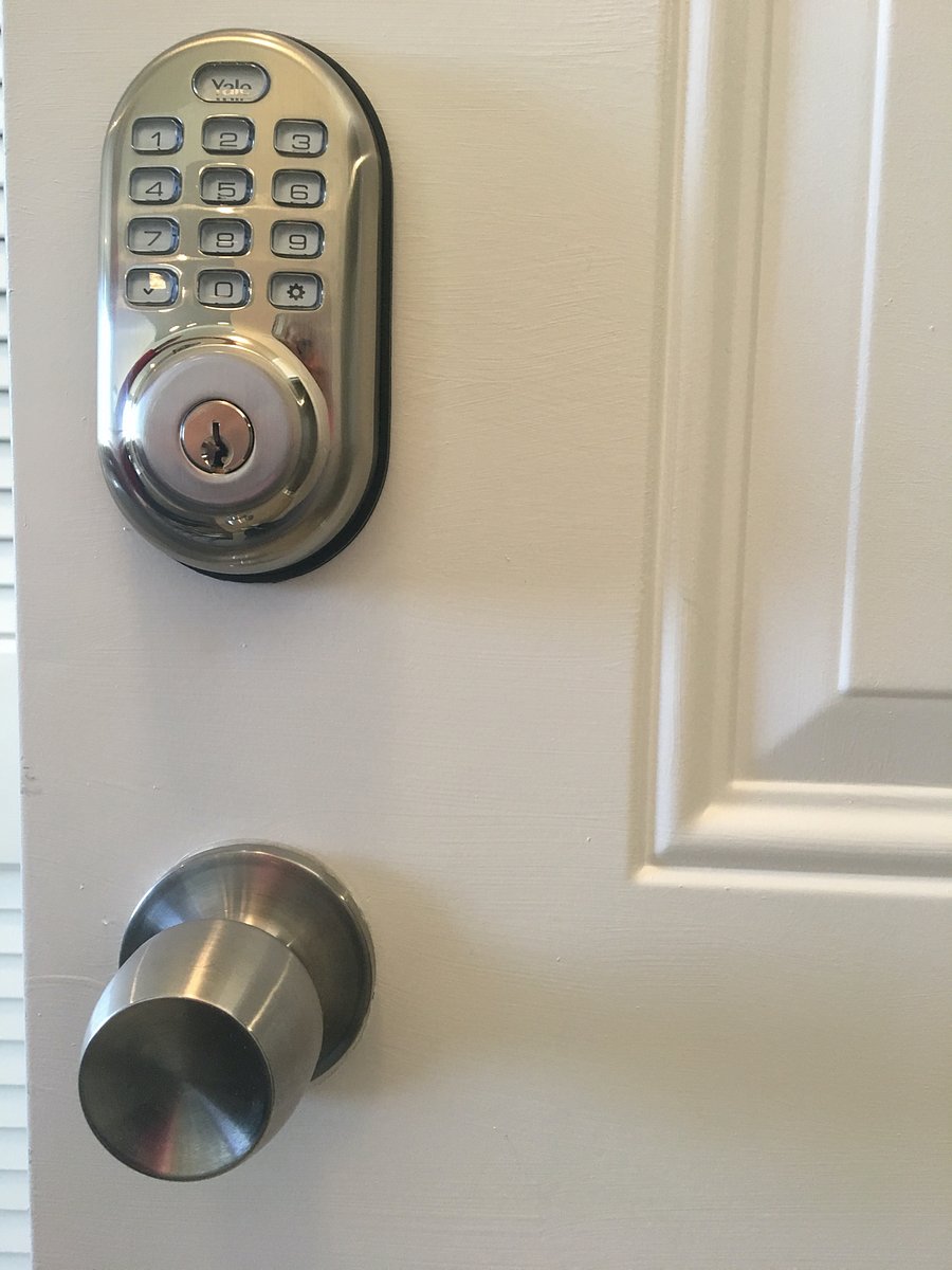 Front door with keypad. Also can be operated with a key.