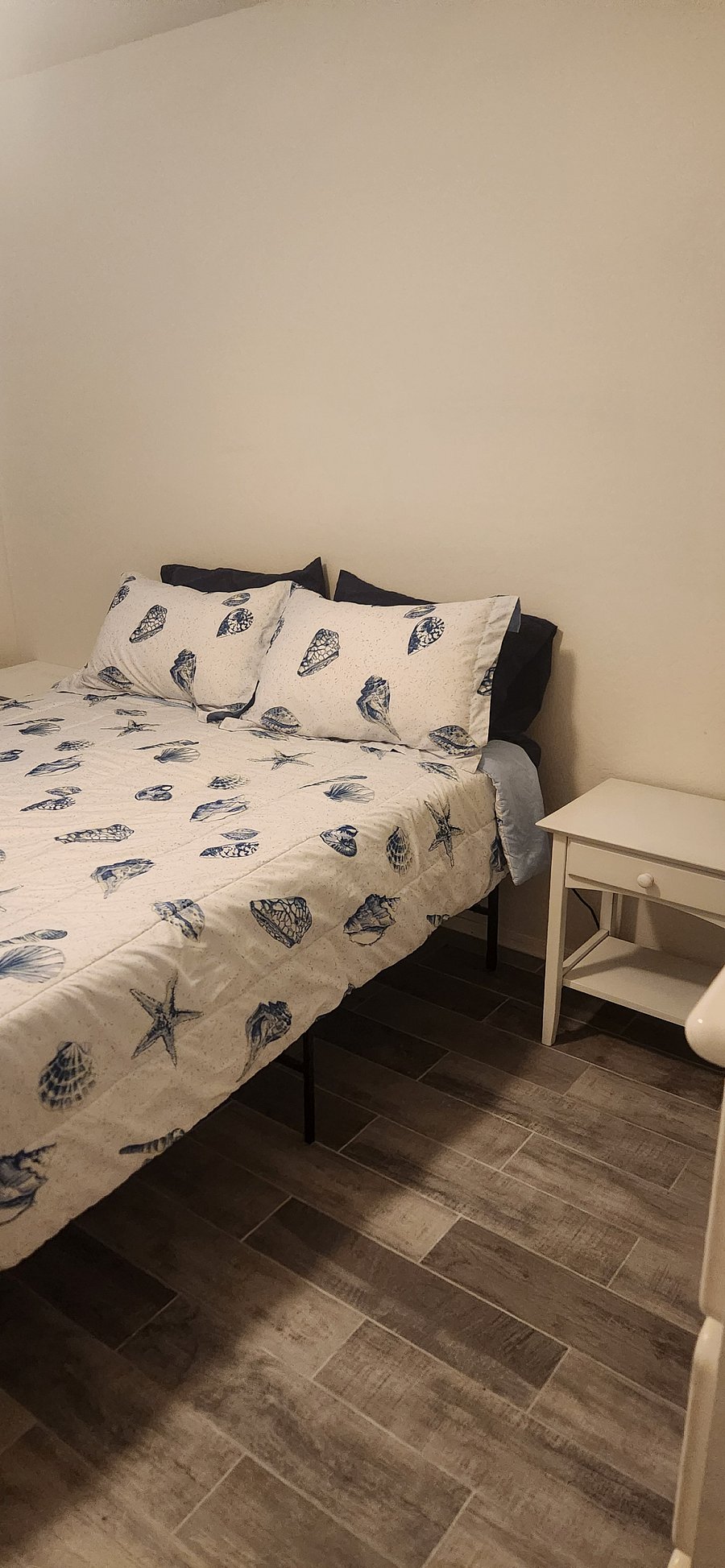 queen size bed and nightstands
