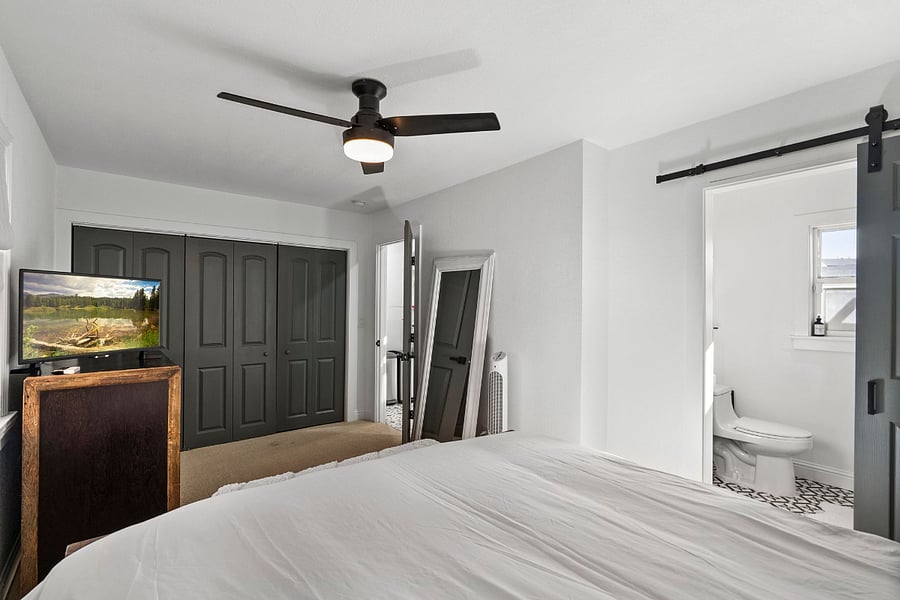 Primary Bedroom with a CA King bed, TV and an ensuite bathroom (tub and shower)