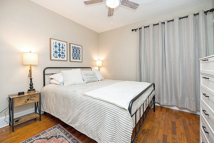 Master bedroom w/ queen mattress

