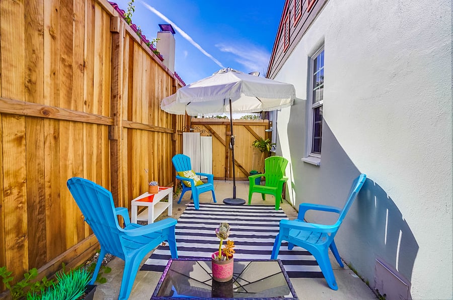 Private Side Yard with Lounge Area