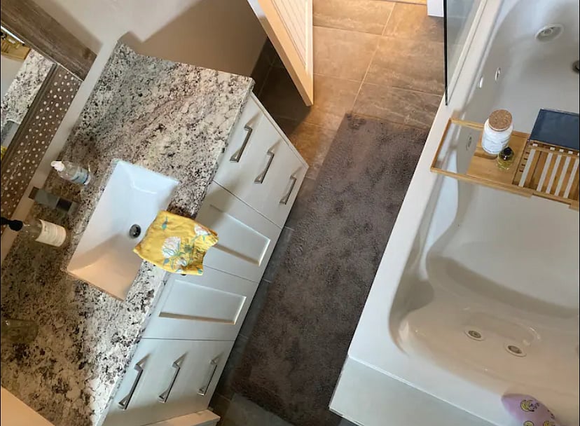 granite countertops, soft close cabinets