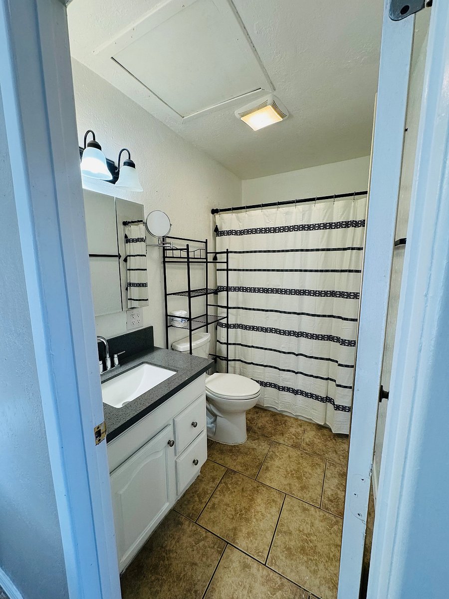 Spacious bathroom 