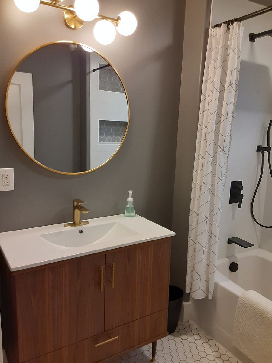 1st floor bathroom