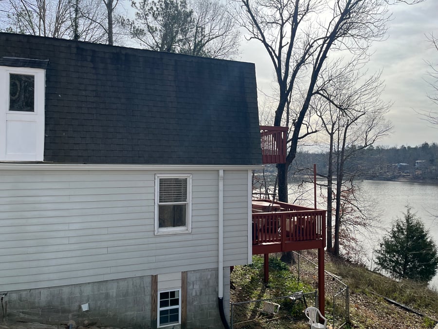 The top balcony feels like a nest in the trees & the viewpanoramic.