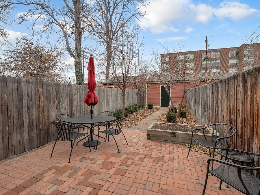 Private back yard and patio fills outs beautifully in the Spring!