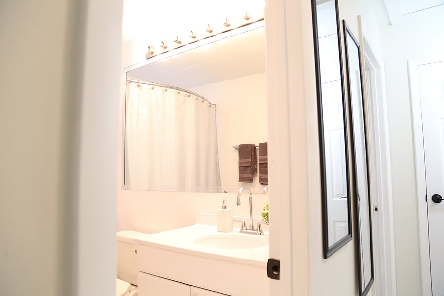 Full Sized Bathroom