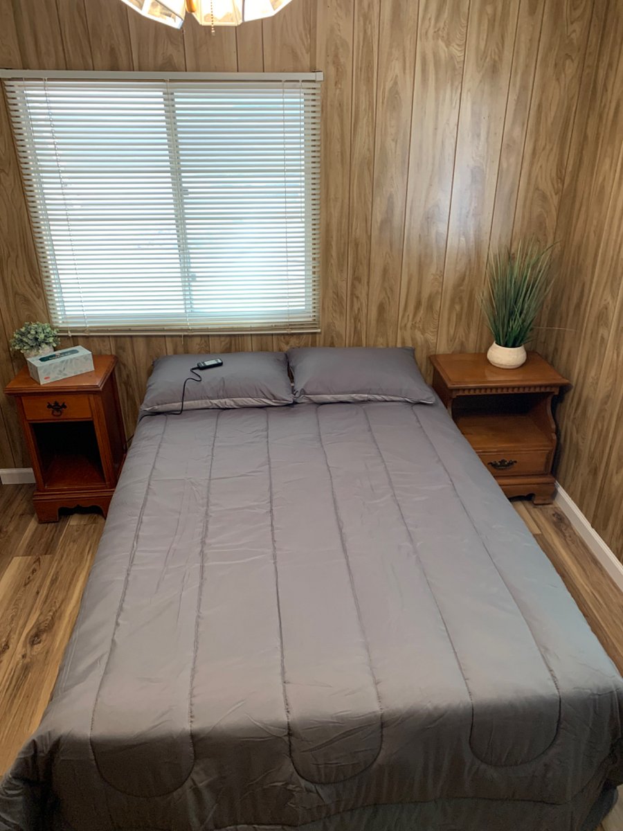 3rd bedroom full size adjustable bed.