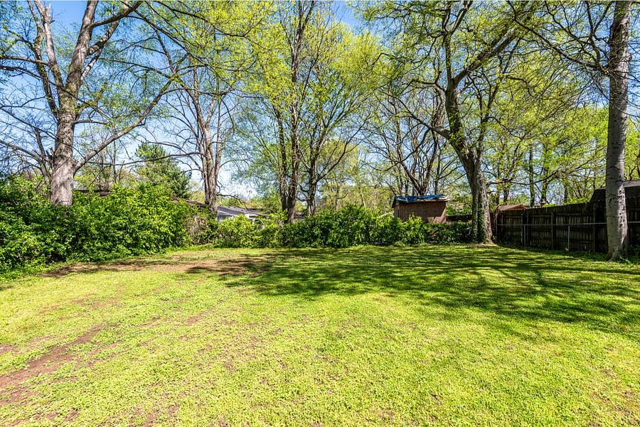 Fully Fenced Backyard. Landlord does lawn