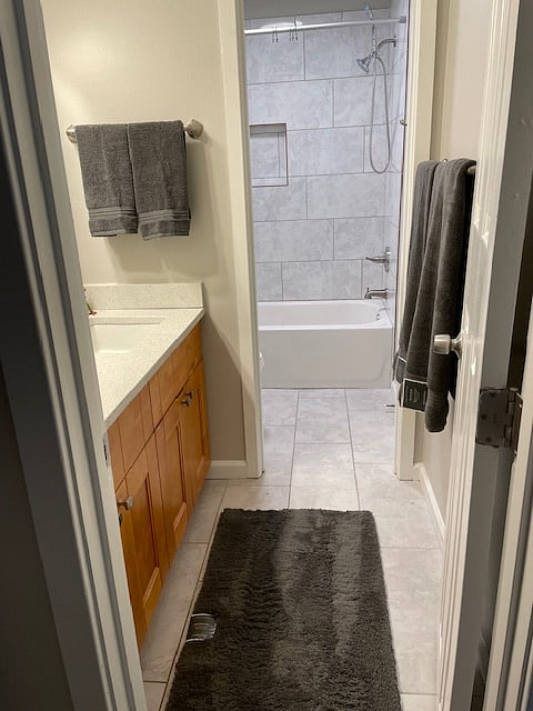 Private bath with 2 sinks 