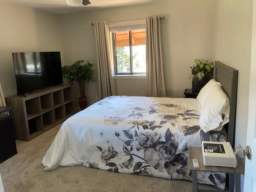 Bedroom 1 pic 2
